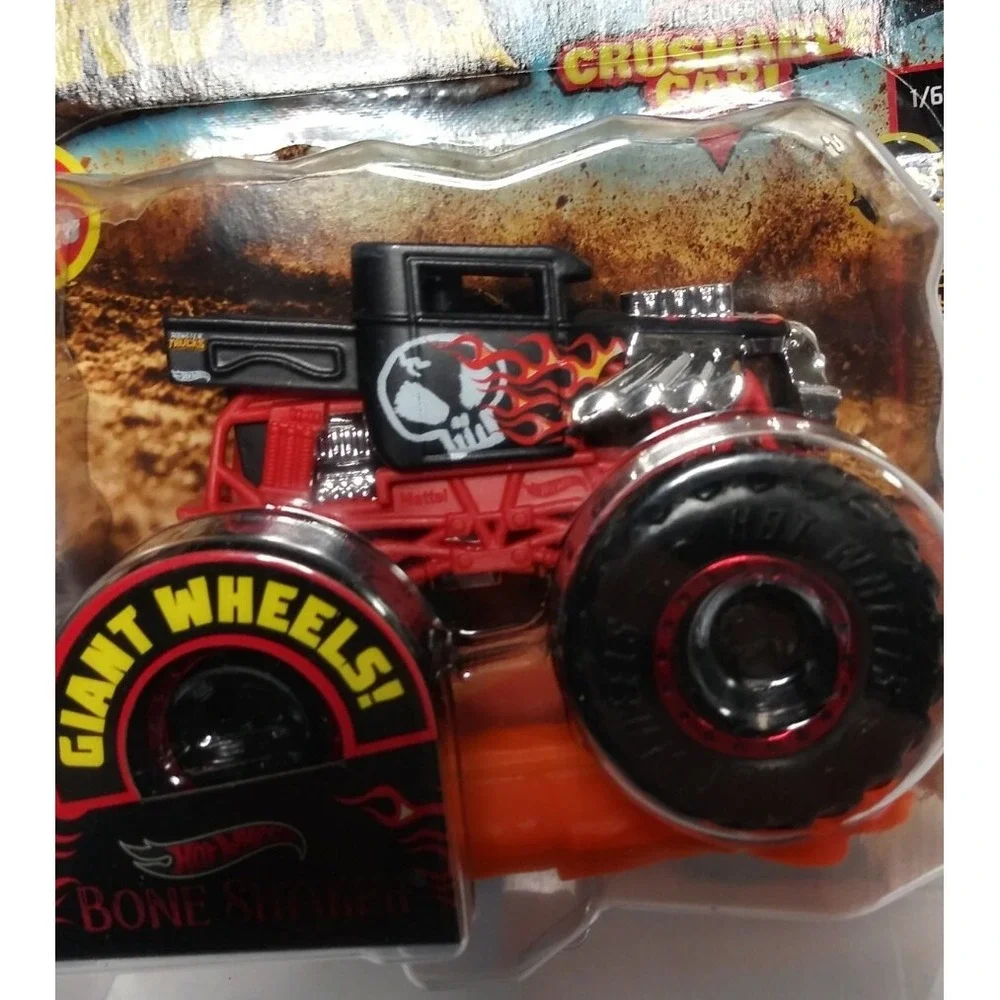 Hot Wheels Monster Trucks Bone Shaker with Crushable Car New Sealed GJG98
